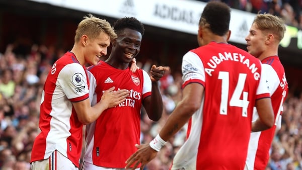 Arsenal celebrate Bukayo Saka's goal