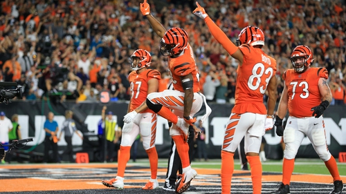 Cincinnati Bengals running back Joe Mixon (28) scores a touchdown