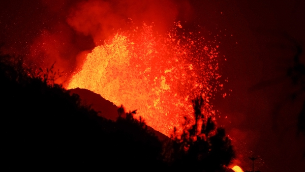 There has been a fresh outpouring of molten rock at Cumbre Vieja volcano
