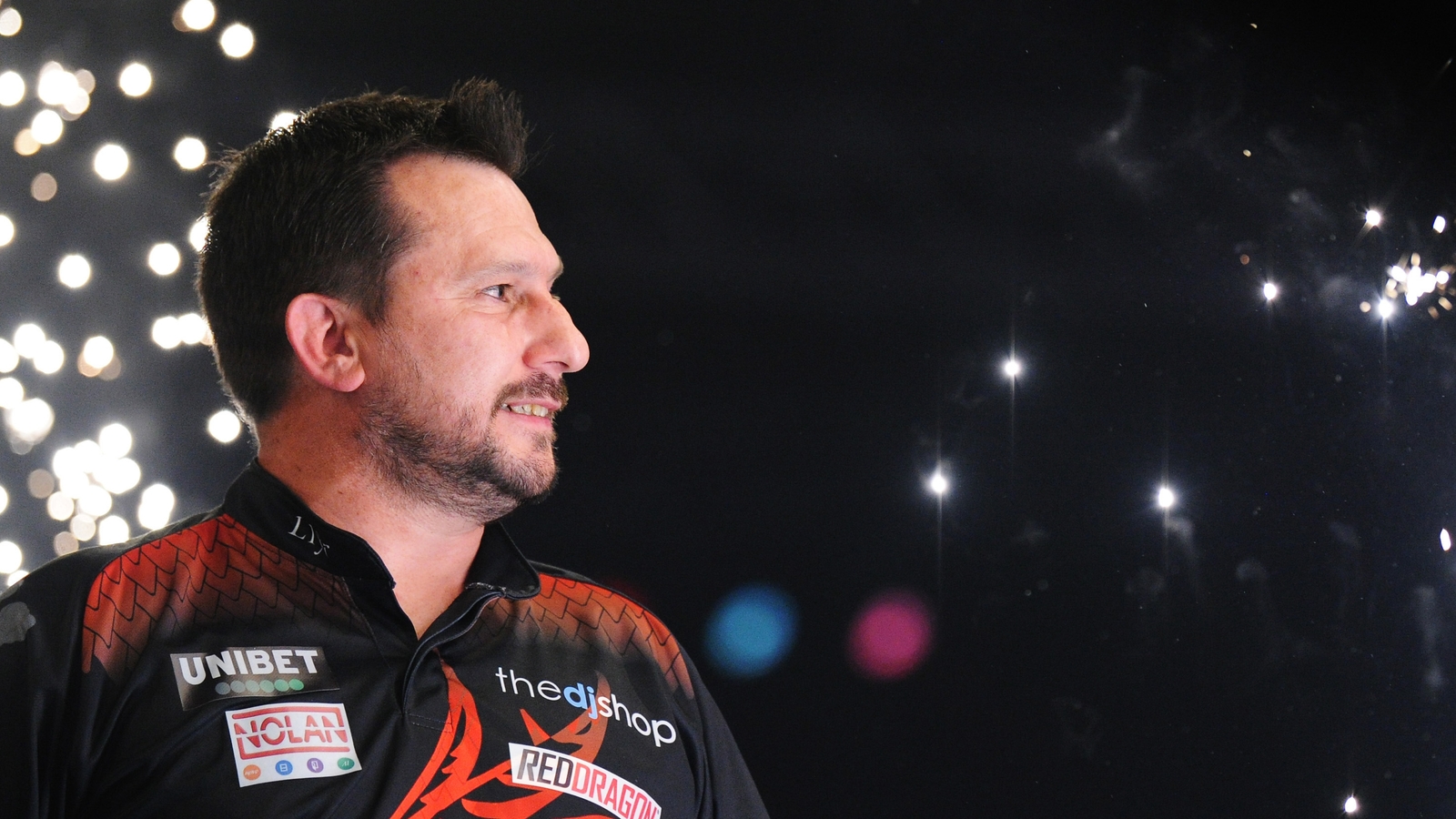 Clayton lands World Grand Prix with Price demolition