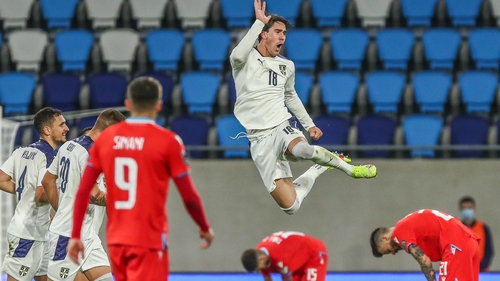 Dusan Vlahovic celebrates his winning goal