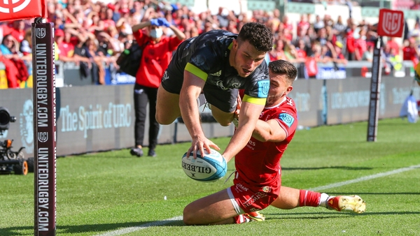 Calvin Nash touches down for Munster's third try