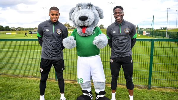 Gavin Bazunu and Chiedozie Ogbebe pose with Ireland mascot Macúl after returning from Azerbaijan