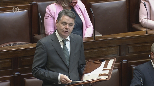Paschal Donohoe told the Dáil the three Irish-owned banks were facing competition for staff from 30 other banks operating in Ireland which were offering bonuses and variable pay