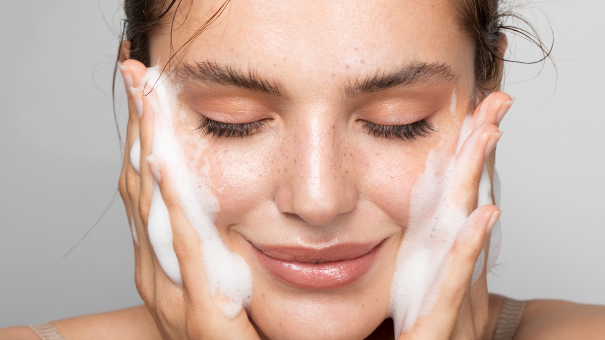 Common mistakes people make in their skincare regime