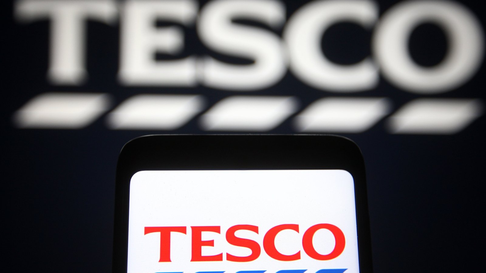 As recession bites Tesco offers UK staff pay advance  Reuters