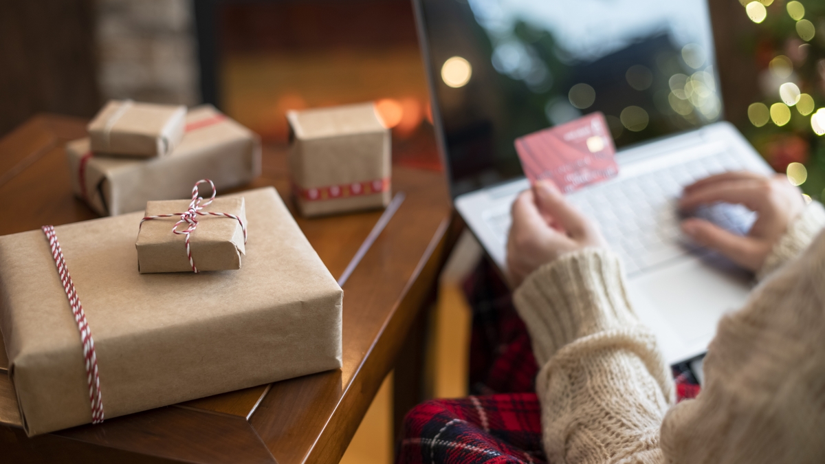 Avoiding the pitfalls of online shopping Avoiding the pitfalls of online shopping
