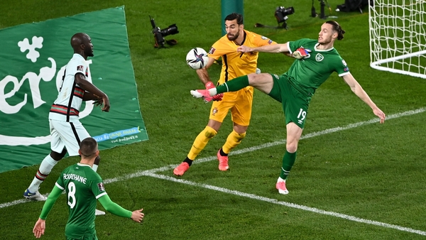 Will Keane was penalised for a foul on Rui Patrício a the death