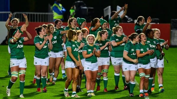 Ireland wave to the crowd after last week's win