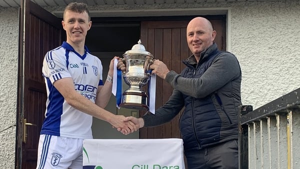Tom Carew presents Naas captain Brian Byrne with the Tony Carew cup (pic: @kildareGAA)