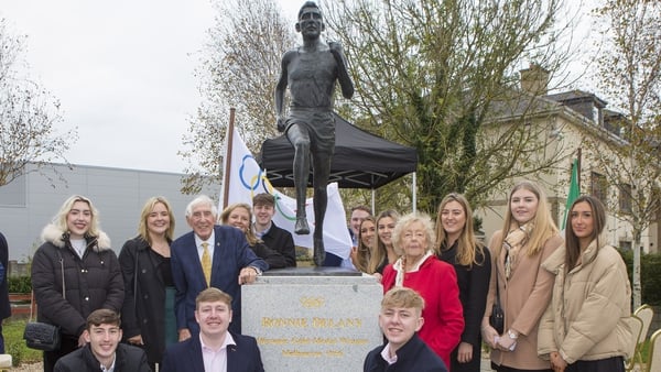 Ronnie Delany pictured with his family at the statue's unveiling
