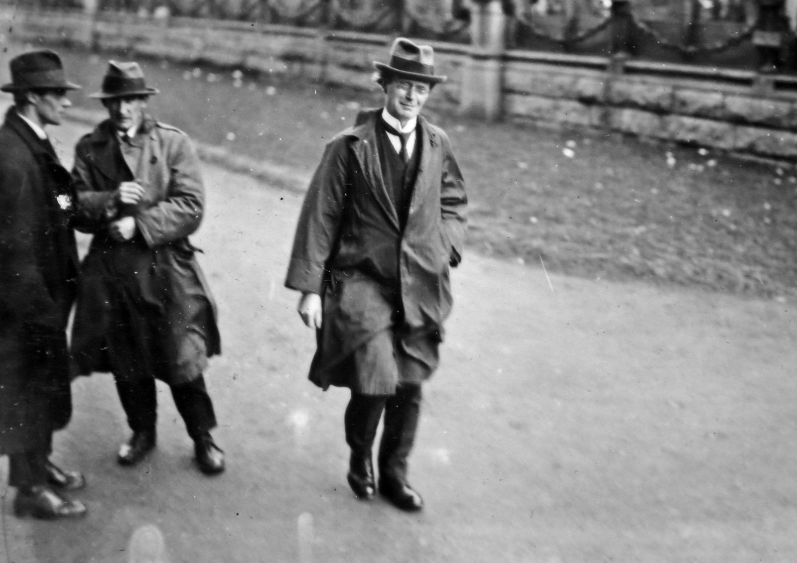 Image - Ceann Comhairle Eoin MacNeill arriving on the day of the vote on ratification. He would have the casting vote, in the event of a tie. Credit: Getty Images
