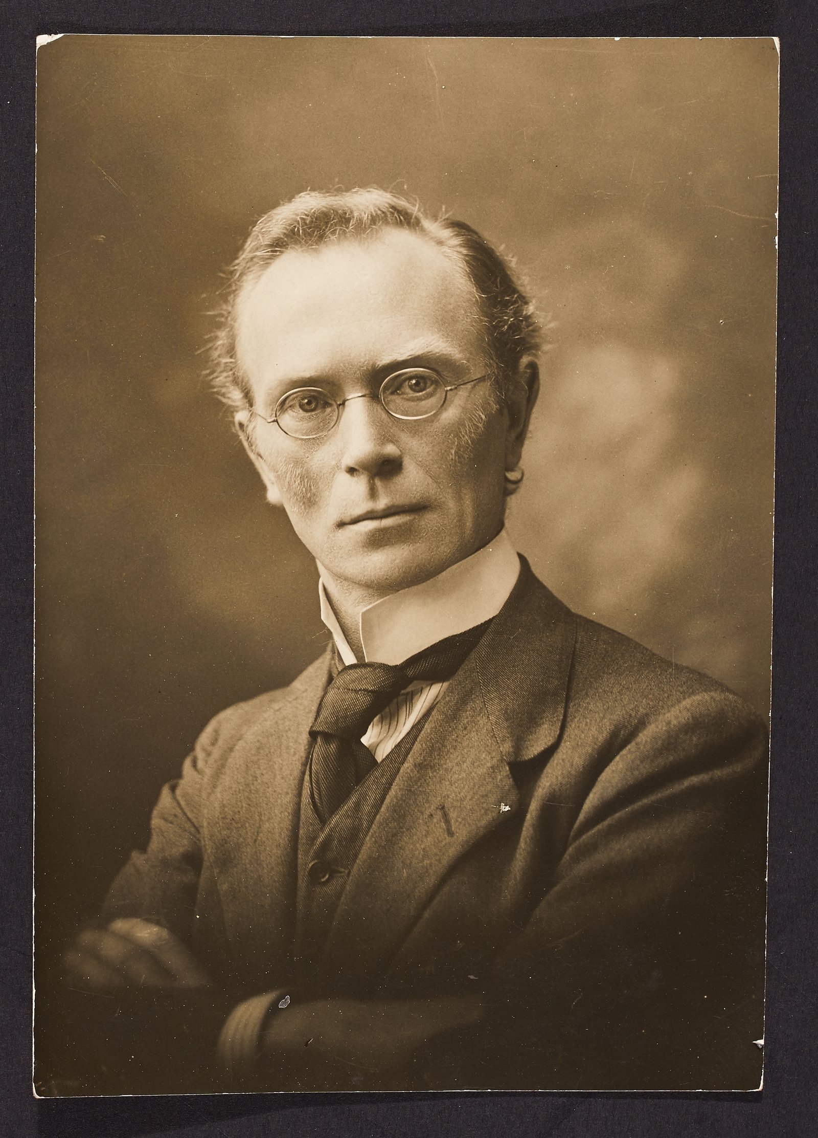 Image - Eoin MacNeill, Ceann Comhairle : 'The result of the poll is sixty-four for approval and fifty-seven against. That is a majority of seven in favour of approval of the Treaty'. Credit: National Library of Ireland