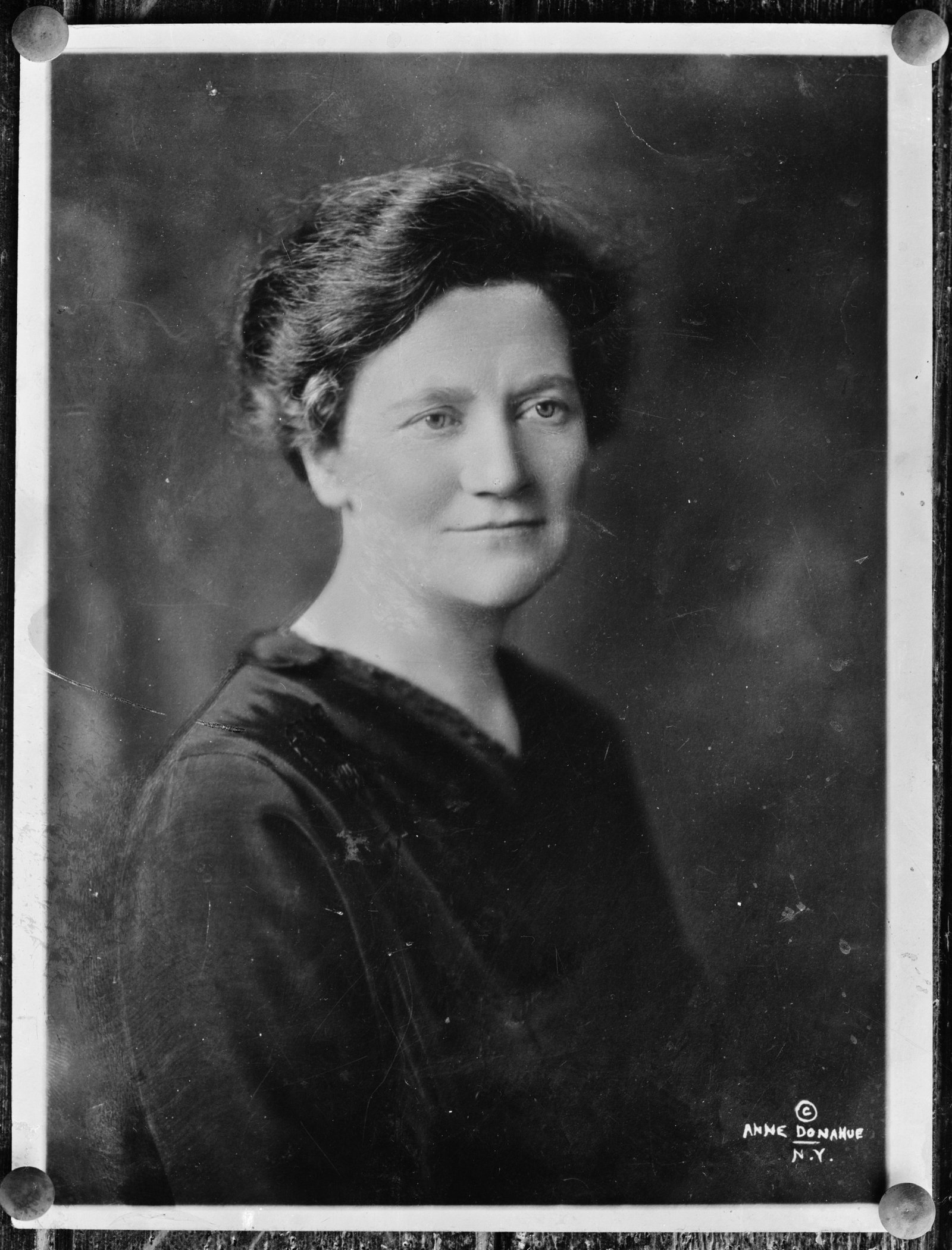 Image - Mary MacSwiney: 'Make no doubt about it. This is a betrayal, a gross betrayal; and the fact is that it is only a small majority, and that majority is not united'. Credit: National Library of Ireland