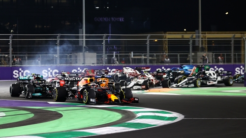 A dramatic race in Saudi Arabia has set up a thrilling title decider
