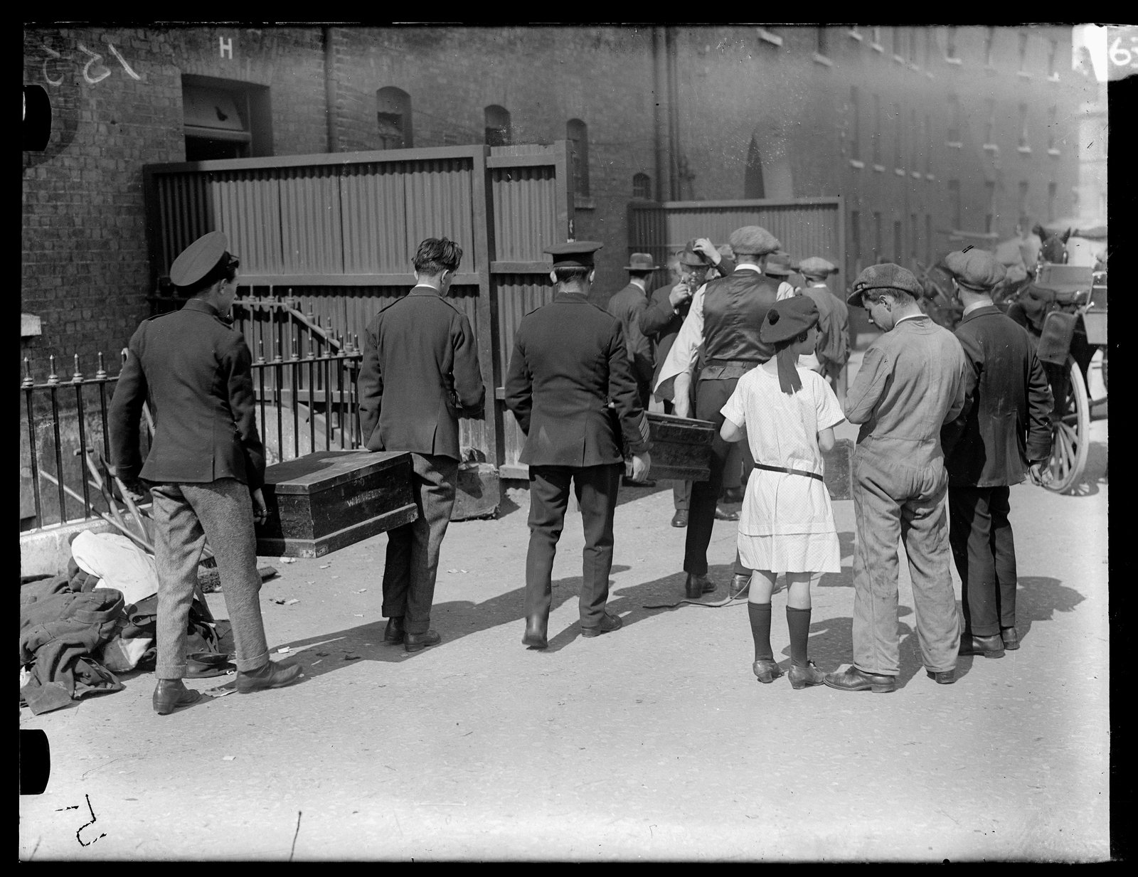 Image - The Royal Irish Constabulary evacuating Dublin Castle on 17 August 1922. Dublin Castle was not officially handed over to the Provisional Government until August 1922. Image: RTE Photographic Archive