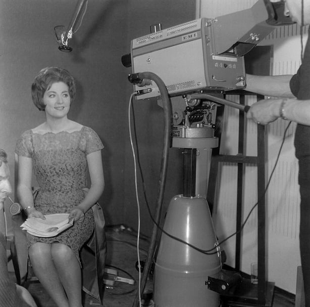 Kathleen Watkins on Telefis Eireann's opening night (1961) 2492_006