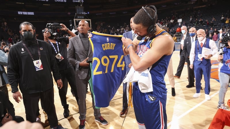 Steph Curry and his dad share an emotional moment after he breaks 3-point  record