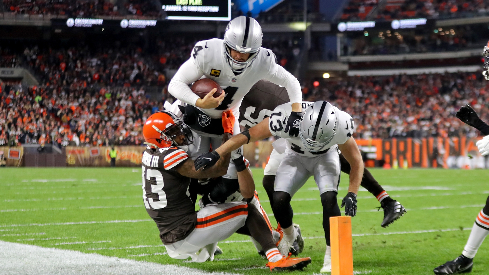 Carlson FG gives Raiders 16-14 win vs COVID-ravaged Browns