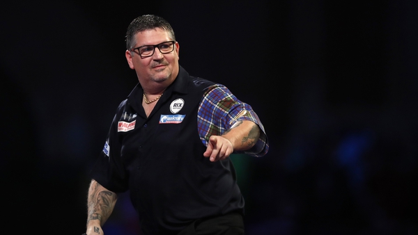Two-time champion Gary Anderson cut a new look on the oche to fire his title hopes.