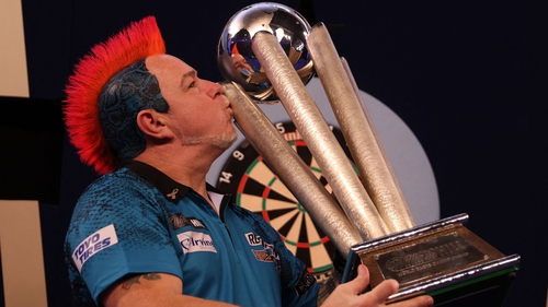 Peter Wright kisses the Sid Waddell trophy.