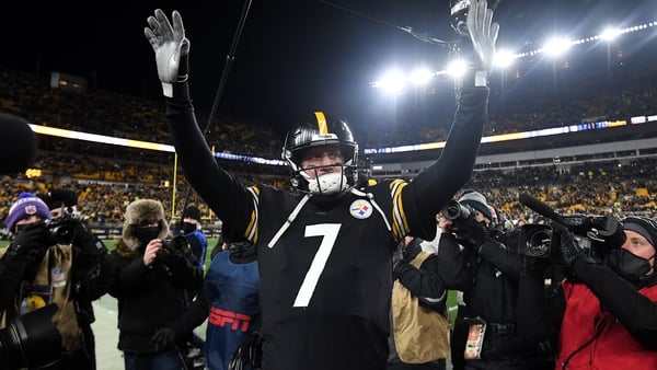 Ben Roethlisberger waves to the crowd after his final game at Heinz Field