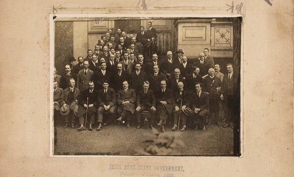 Photograph of the Dáil Government and Provisional Government with supporters in background, January 1922. Image courtesy of the National Library of Ireland