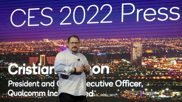 Qualcomm CEO Cristiano Amon speaking at CES 2022 in Las Vegas