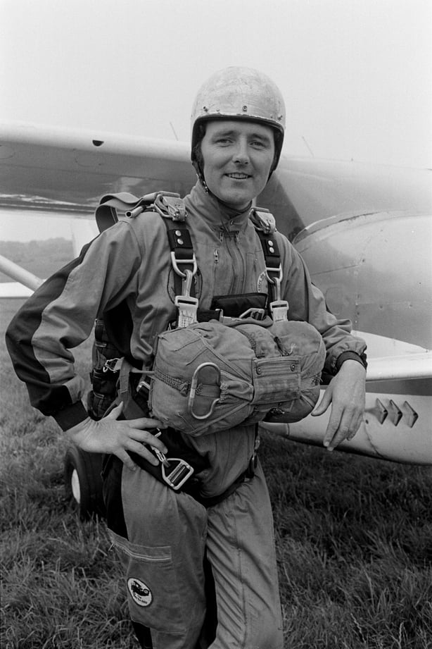 Mike Murphy in parachuting gear (1976)