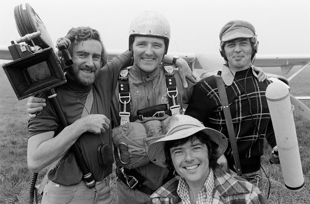 Mike Murphy and crew during parachute jump (1976)