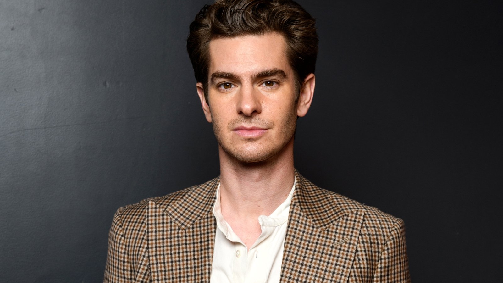 Andrew Garfield to present Oscar Wilde Award