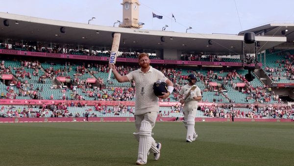 Jonny Bairstow takes the applause as he leaves the pitch at the SCG