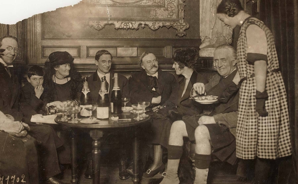Delegates from Ireland at the Irish Race Congress. L-R: Sean T. O'Kelly, child, Mary MacSwiney, Éamon de Valera, unknown, Constance Markievicz and Lord Ashbourne Photo: National Library, NPA RPH11