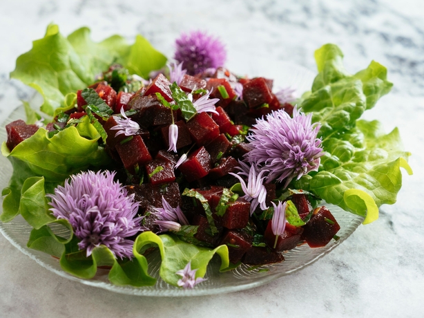 Edible Flowers for Cakes, Salads & Drinks