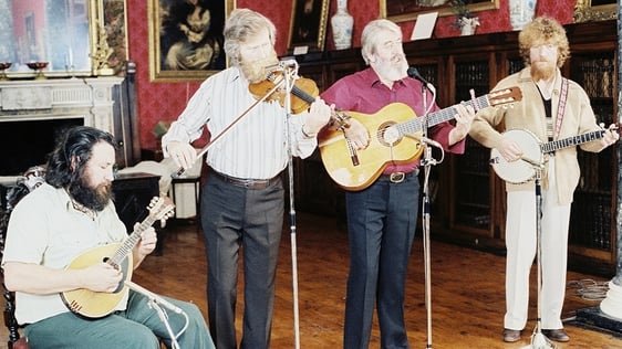 The Dubliners at Bantry House, County Cork (1981). Photo by Mary Lee