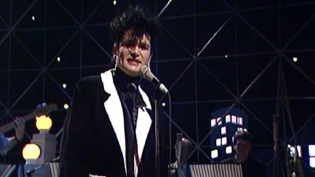 Gavin Friday on 'Saturday Live' (1987)