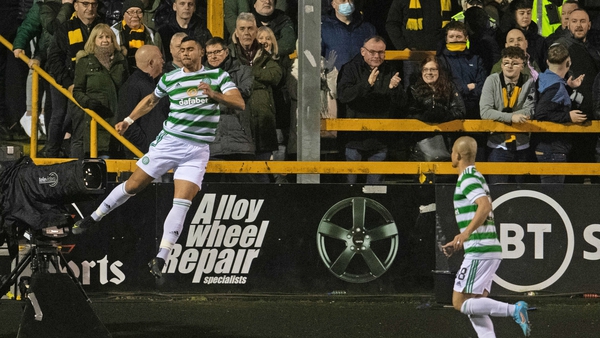 Giorgous Giakoumakis helped put Celtic into the fifth round with a win at Alloa