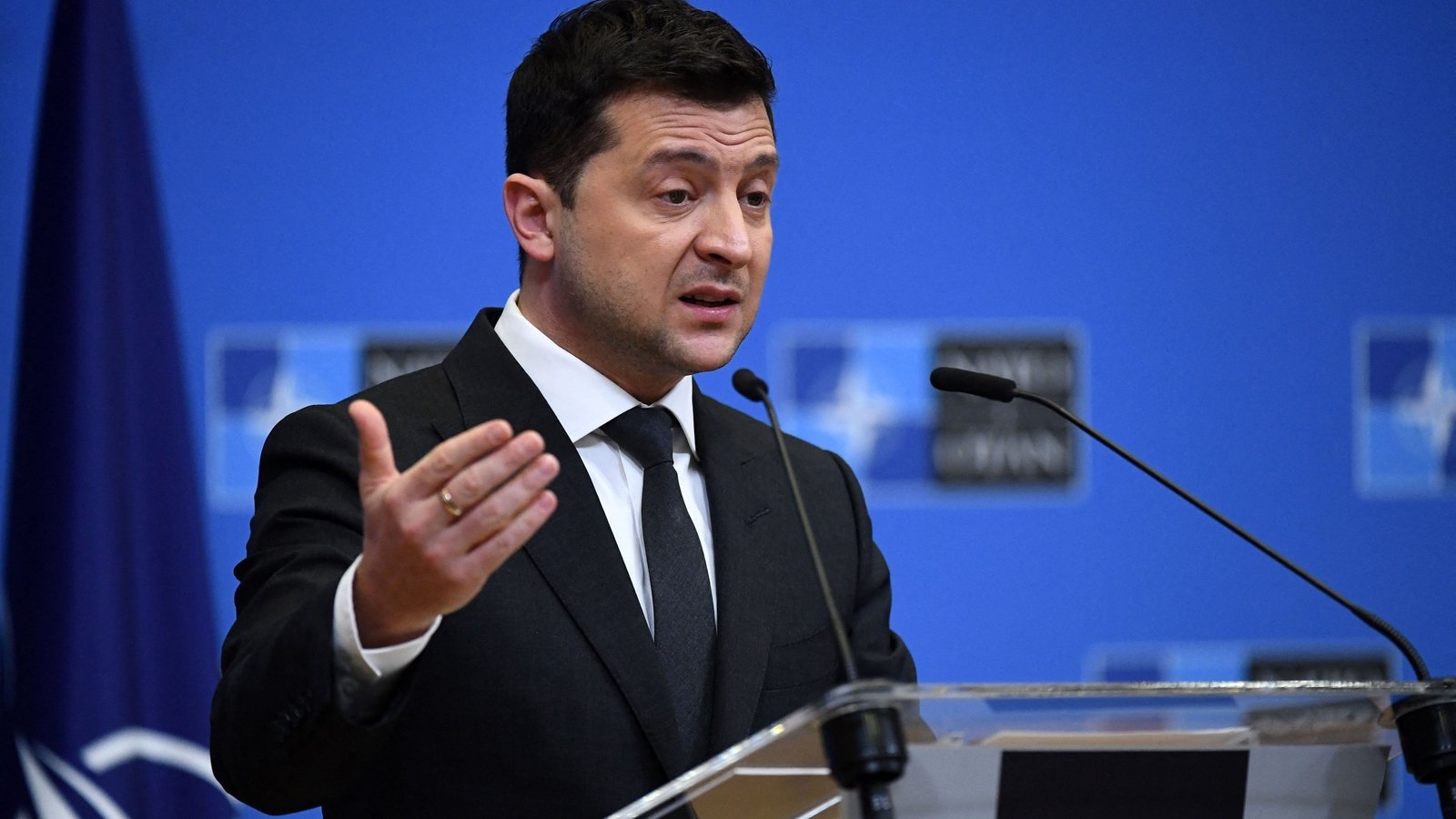 Ukraine leader urges West not to stir 'panic'