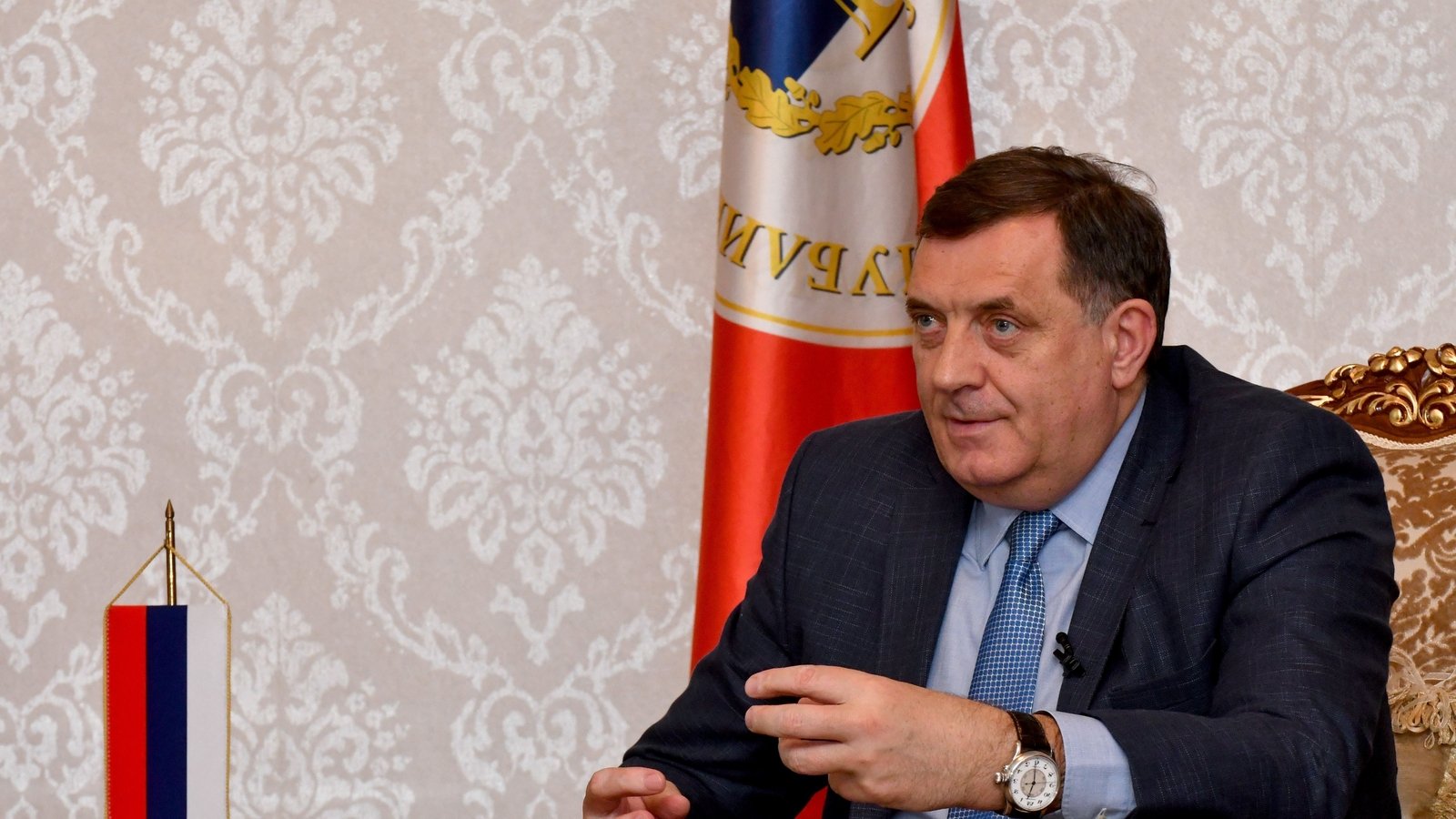 Bosnian Serb Leader Backtracks On Withdrawal Threats