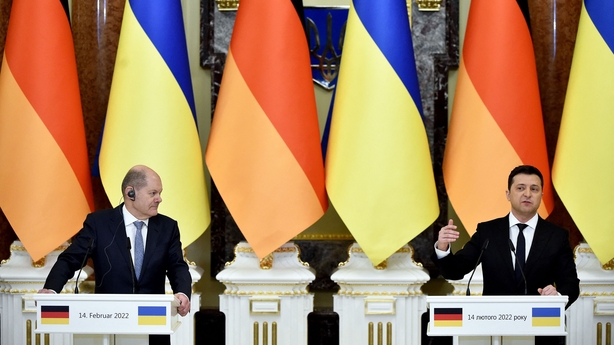 Volodymyr Zelensky (R) and Olaf Scholz hold a joint press conference in Kyiv