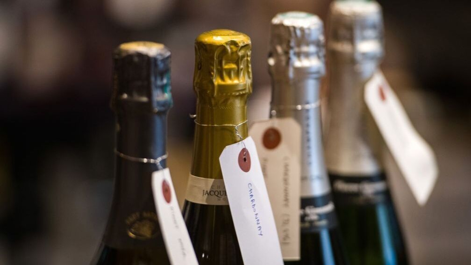 Champagne sales hit record high in 2021