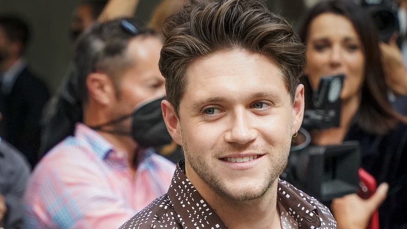 Niall Horan and Lewis Capaldi go busking in Dublin