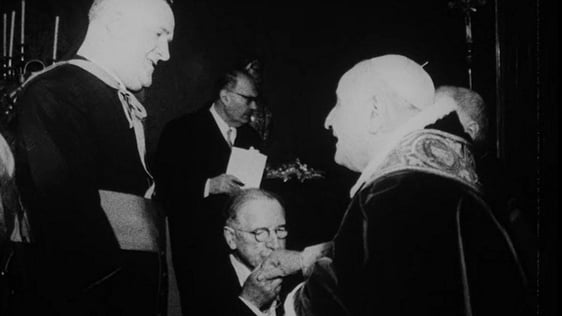 President Éamon De Valera meets Pope John XXIII (1962)
