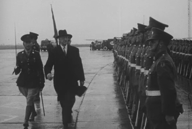 President Éamon De Valera inspects guard of honour at Dublin Airport (1962)