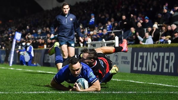 Dave Kearney scores Leinster's first try despite the tackle of Quan Horn