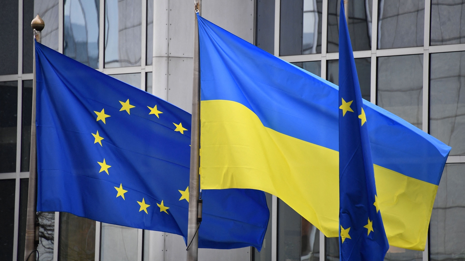 MEPs back motion to support Ukraine's bid to join EU