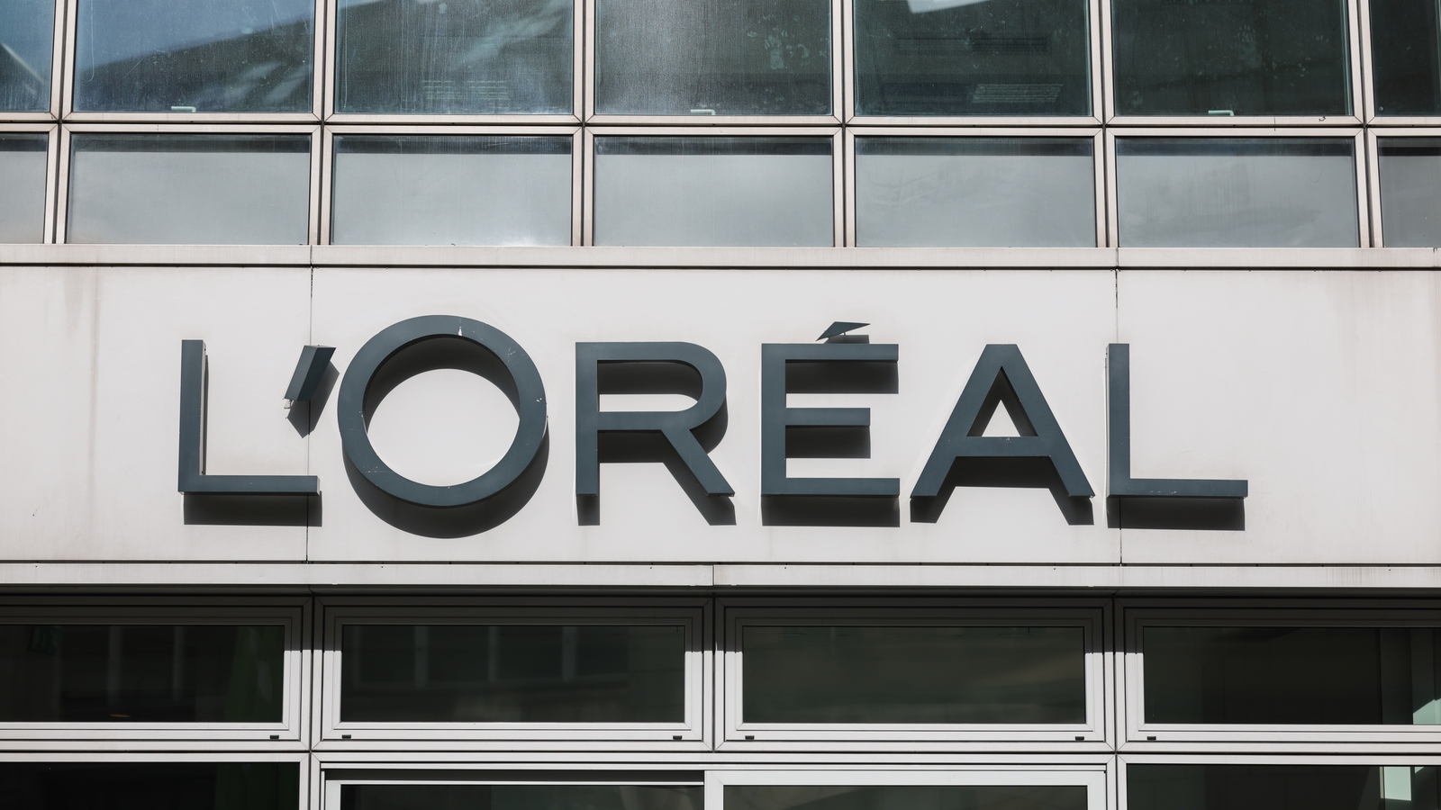 L'Oreal temporarily shuts stores in Russia and condemns the war