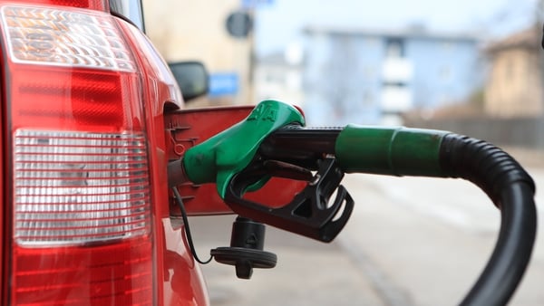 The average petrol driver now spends around €2,003 per year on fuel, while the average diesel buyer €1,680