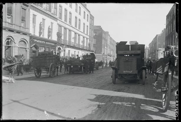 First photos of the arrival of troops of the Irish Republican army in Limerick, 1922. 1920s armoured car.