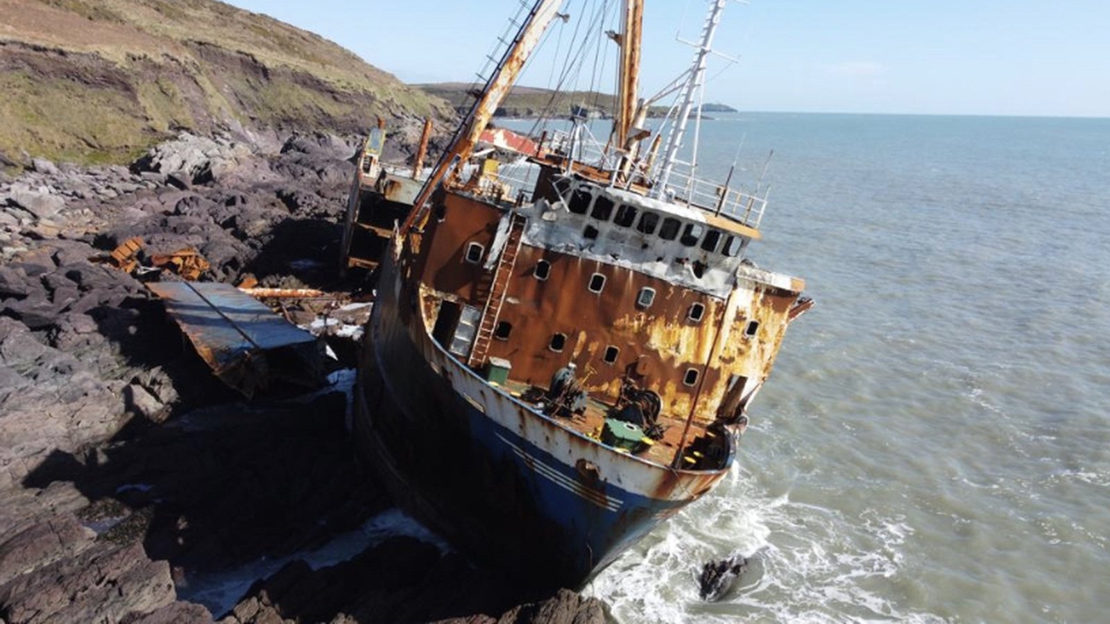 MV Alta 'ghost ship' splits in two off Co Cork coast